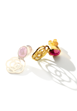 Rose Earring with Ruby right, 18 Carat Gold